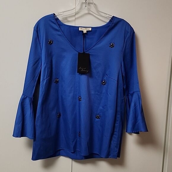 NWT Jane and Delancey womens Sz M Blue 3/4 Bell Sleeve V-Neck Embellished Blouse - Picture 1 of 14